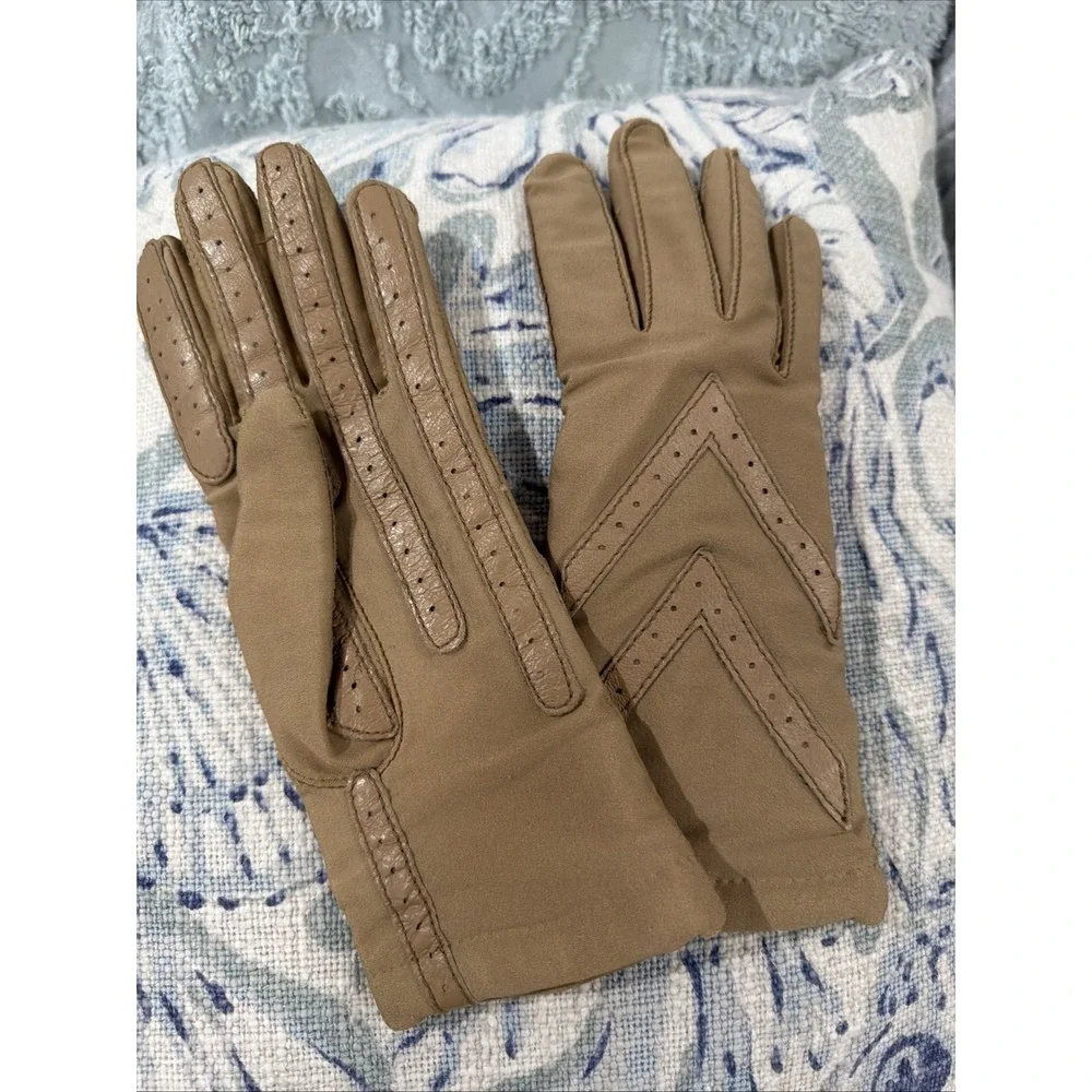 Vintage Aris Isotoner Tan Driving Gloves Stretch Nylon Spandex One Size